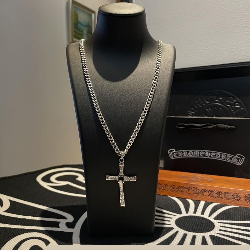 Ch**me He**ts necklaces